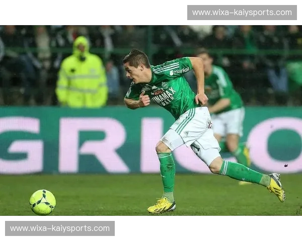 绿与酒的交响:圣埃蒂安与波尔多,法甲赛场上的宿命恩怨